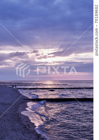 Coast in front of Kuehlungsborn in the wonderful evening light 70189682