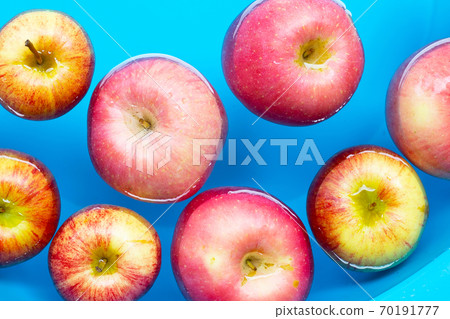 Washing fresh apples in the water Washing fresh apples in the water 70191777