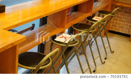 "Inside a restaurant under measures against corona" "Inside a restaurant under measures against corona" 70193781