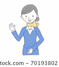 舉起她的右手的微笑接待員 70193802