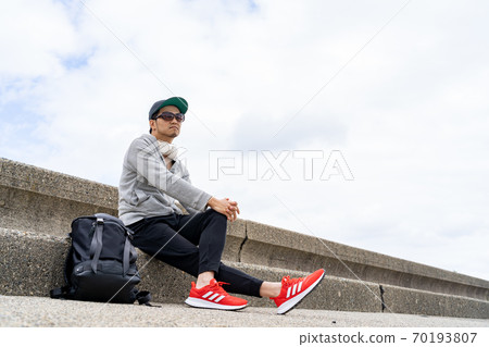 A man who feels inspiration on the beach 70193807