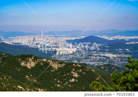 韓國京畿道果川市中央洞Gwanaksan全景 70193863