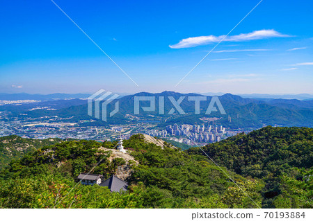 Panoramic view of Gwanaksan in Jungang-dong, Gwacheon-si, Gyeonggi-do, Korea Panoramic view of Gwanaksan in Jungang-dong, Gwacheon-si, Gyeonggi-do, Korea 70193884