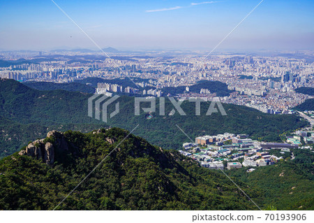 韓國京畿道果川市中央洞Gwanaksan全景 韓國京畿道果川市中央洞Gwanaksan全景 70193906