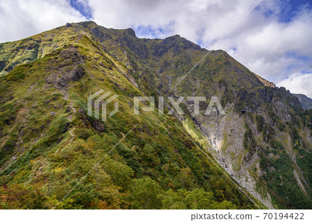 (Gunma Prefecture) Mt. Tanigawa A binaural peak seen from the back of a camel (Gunma Prefecture) Mt. Tanigawa A binaural peak seen from the back of a camel 70194422