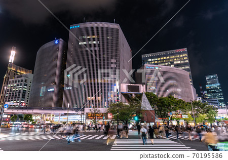 Tokyo cityscape in Japan I look at the intersection of Sukiya Bridge 70195586