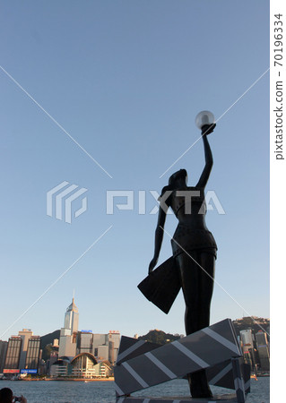 3 Aug 2007 Avenue Of Stars Statue Silhouette at tst hk 70196334