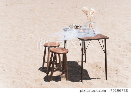 Shooting settings at the beach Shooting settings at the beach 70196788