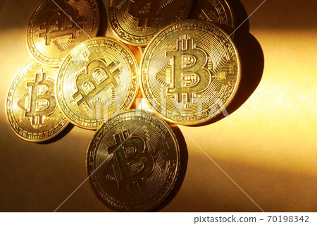 Bitcoin virtual currency that shines golden 70198342