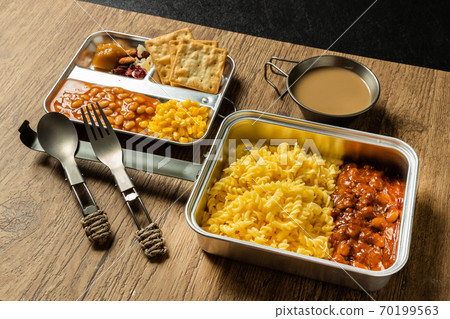 Military combat ration set 70199563