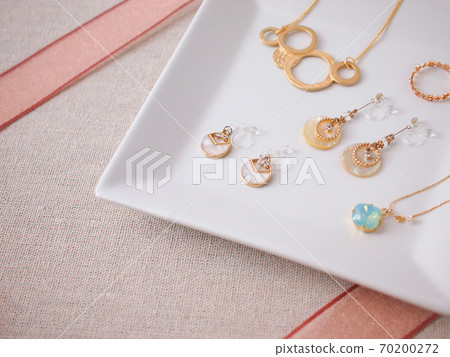 Handmade accessories 70200272