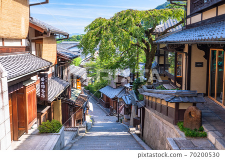 《Kyoto Prefecture》 The approach to Kiyomizu-dera Temple in Sannenzaka 70200530