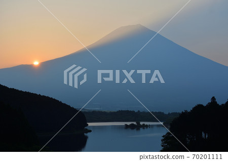 狸山富士山腳下的日出 狸山富士山腳下的日出 70201111