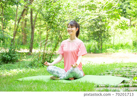 Young woman doing yoga poses in the fresh green Photo cooperation: Santome Konjyamura Young woman doing yoga poses in the fresh green Photo cooperation: Santome Konjyamura 70201713