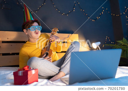 man celebrating birthday online 70201780