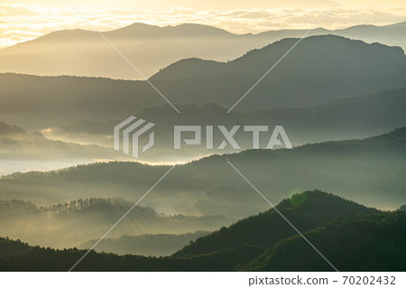 Golden sea of clouds and light in the mountains [Nagano Prefecture] 70202432