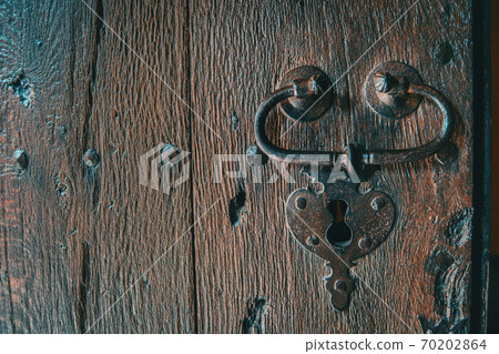 Detail of a lock and a handle of a wooden medieval door 70202864