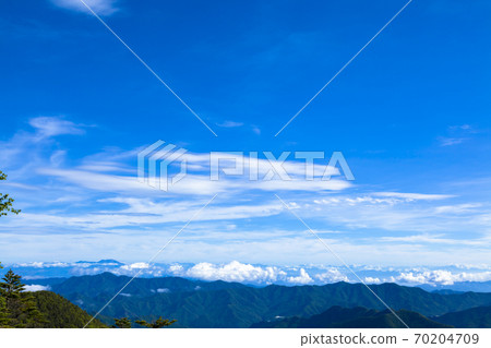 Unkai and mountains Unkai and mountains 70204709