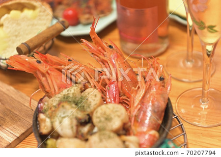 Seafood ajillo with easy skillet Seafood ajillo with easy skillet 70207794