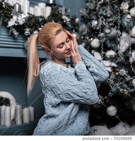 Joyful young glamorous blonde woman in a 70208989