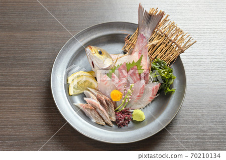 Isaki的生魚片（從頂部開始） 70210134