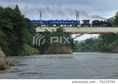 SL Taiki, pulled by C11-207 locomotive, crossing the Kinugawa River while trailing black smoke_Photo taken on 2020/9/13 70210784