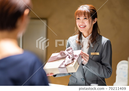 Shopping gift staff Photographing cooperation: g GIFT AND LIFESTYLE 70211409