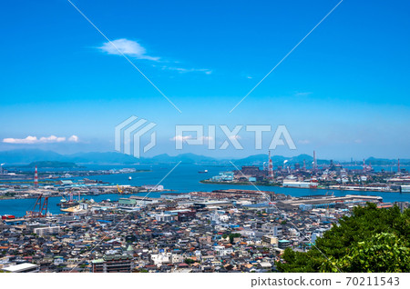 View of Kitakyushu from the Takatoyama Observatory in summer [Kitakyushu City, Fukuoka Prefecture] 70211543
