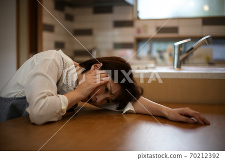 Woman with headache 70212392