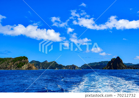 The sea, white waves, summer islands and nature The sea, white waves, summer islands and nature 70212732