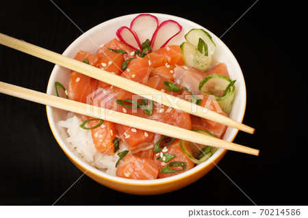 Hawaiian poke with salmon and sesame seeds, fresh vegetables 70214586