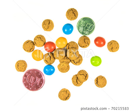Bunch of scattered pepernoten cookies and chocolate money 70215583