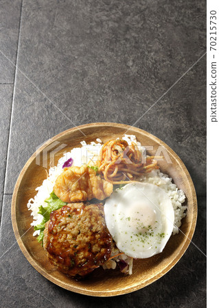 熱機車碗炸雞和那不勒斯（頂視圖） 70215730