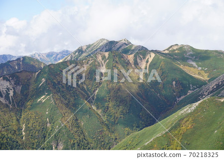 從Jonendake山路往大手岳的景色 從Jonendake山路往大手岳的景色 70218325