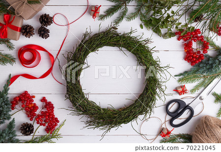 Tutorial easy Christmas wreath of blueberry branches. Step by step instruction Tutorial easy Christmas wreath of blueberry branches. Step by step instruction 70221045