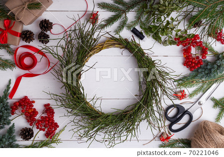 Tutorial easy Christmas wreath of blueberry branches. Step by step instruction Tutorial easy Christmas wreath of blueberry branches. Step by step instruction 70221046