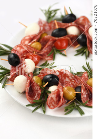 Christmas wreath - antipasto. 70221076
