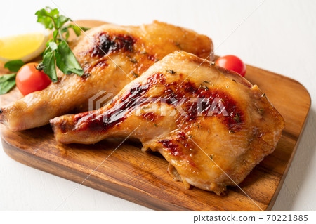 Roast chicken bone-in chicken thigh 70221885