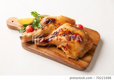 Roast chicken bone-in chicken thigh Roast chicken bone-in chicken thigh 70221886