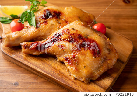 Roast chicken bone-in chicken thigh 70221916