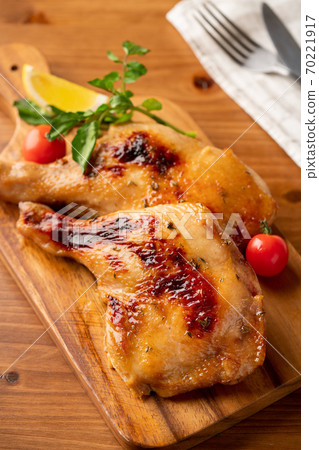 Roast chicken bone-in chicken thigh 70221917
