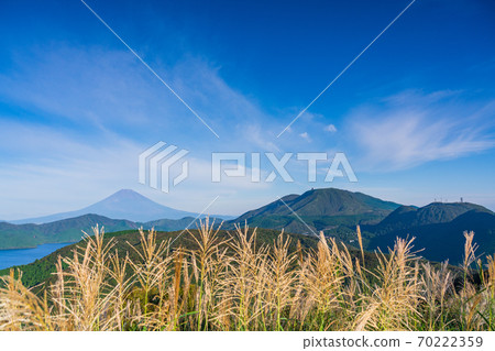 (神奈川縣)秋天從箱根大觀山看富士山 (神奈川縣)秋天從箱根大觀山看富士山 70222359