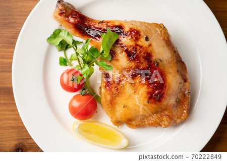 Roast chicken bone-in chicken thigh Roast chicken bone-in chicken thigh 70222849