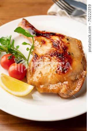 Roast chicken bone-in chicken thigh Roast chicken bone-in chicken thigh 70222859
