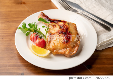 Roast chicken bone-in chicken thigh Roast chicken bone-in chicken thigh 70222860