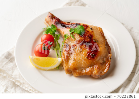 Roast chicken bone-in chicken thigh 70222861