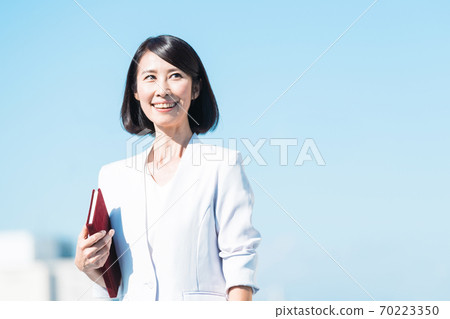 Business Women Senior Business Women Senior 70223350