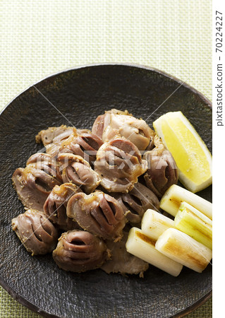 Grilled gizzards and green onions with black pepper 25 Grilled gizzards and green onions with black pepper 25 70224227