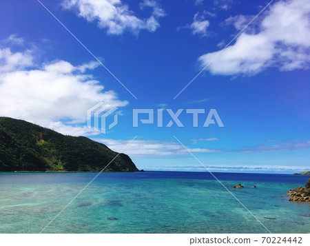 [Amami Oshima] Mountains, blue sky, blue sea 70224442