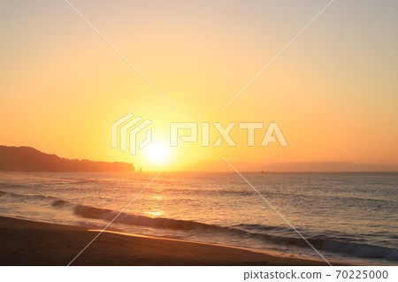 在勝浦市區原海岸觀看日出 在勝浦市區原海岸觀看日出 70225000